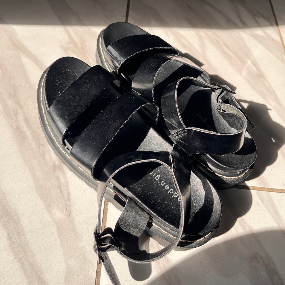 Madden Girl Daze Lug-Sole Sandals (USED) - Picture 6 of 11